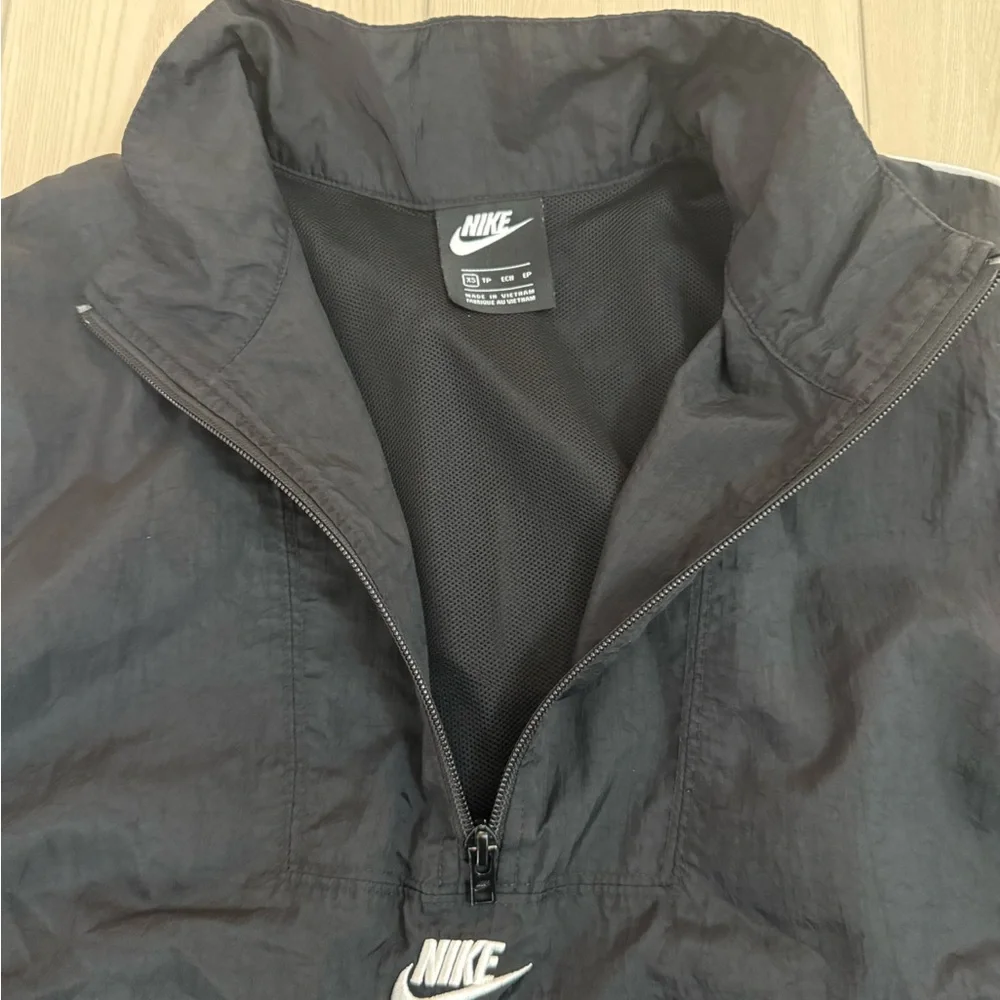 Nike Half-Zip Windbreaker Pullover - Picture 3 of 6